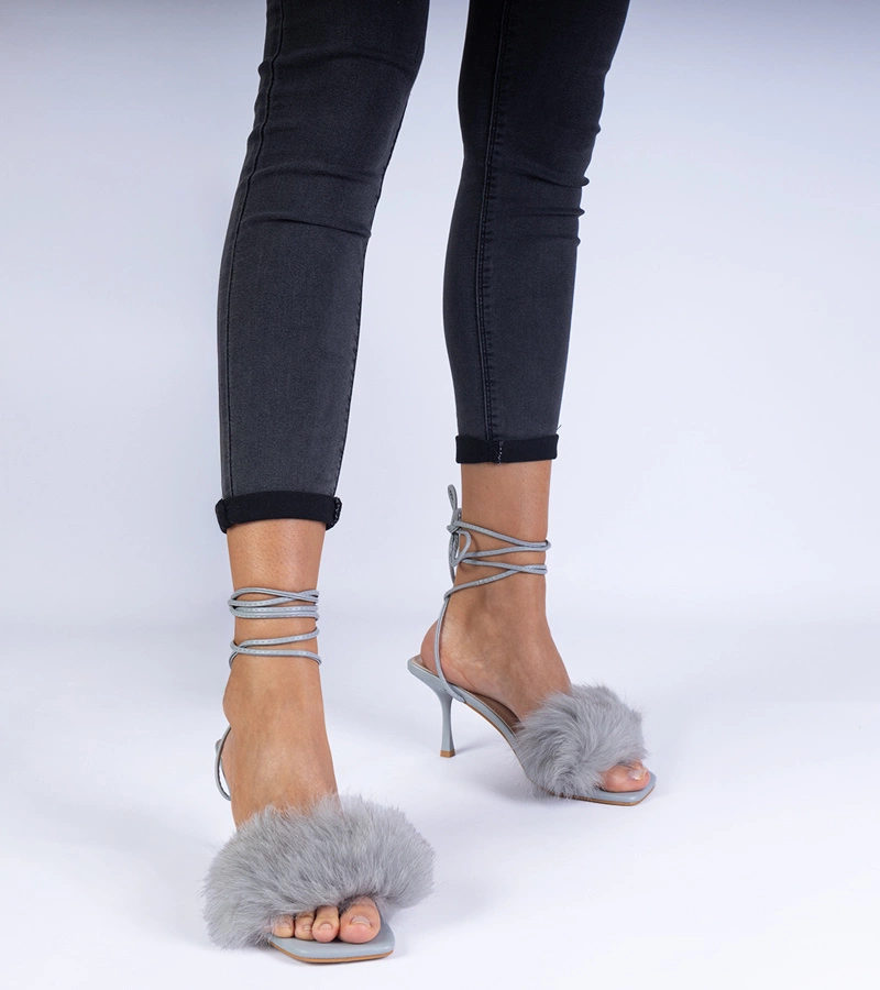 Šedé sandálky na podpatku s kožešinou Aladisa