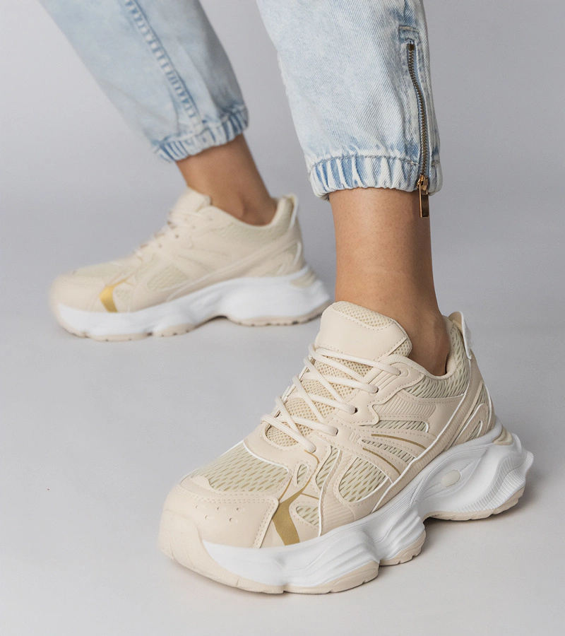 Béžové sportovní tenisky na masivní podrážce Klarris