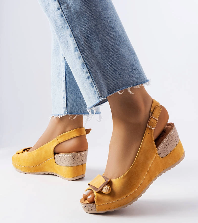 Žluté sandály Laetitia na podpatku