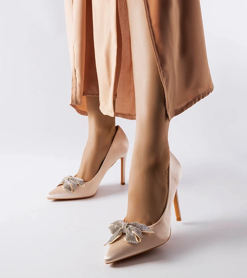 Béžové jehlové podpatky se saténovým povrchem a mašlí Mia