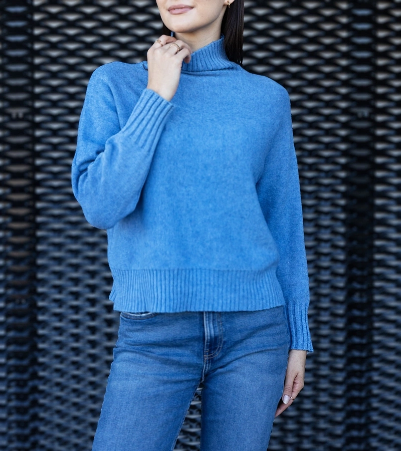 Námořnický golf volného střihu Lukana.