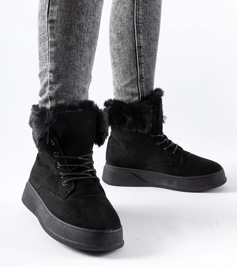 Černé sněhule na platformě Oliverio