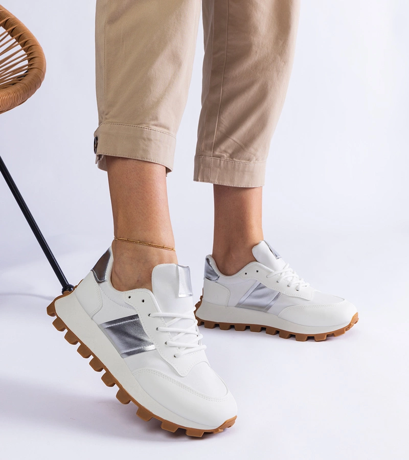 Bílé tenisky s viditelným chráničem Restia