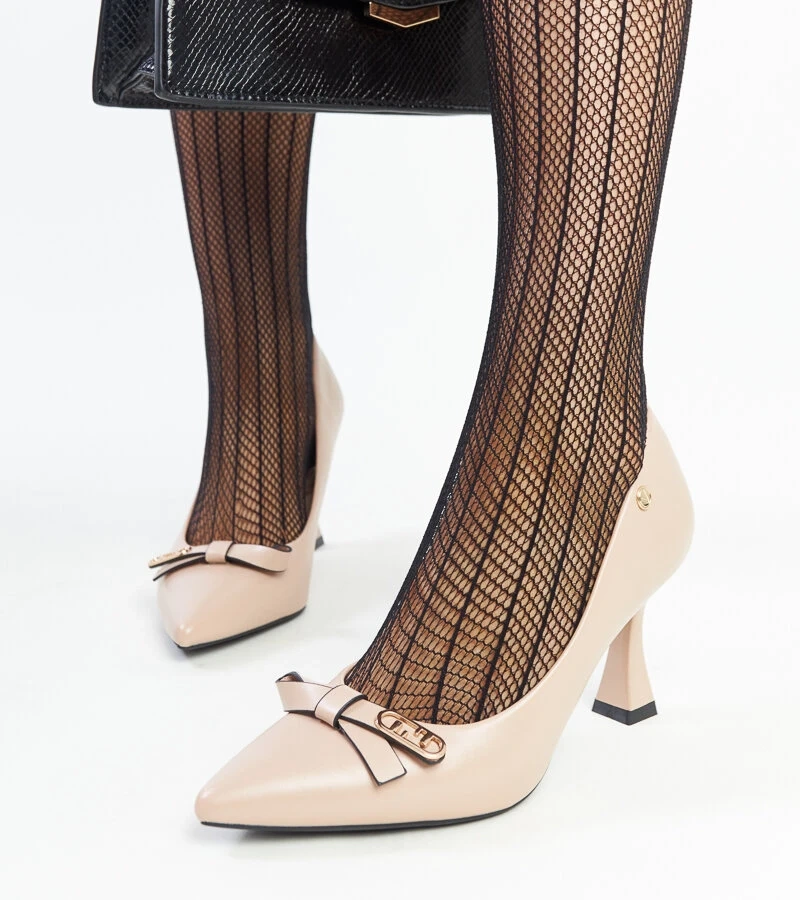 Béžové lodičky na sloupku Vinceza