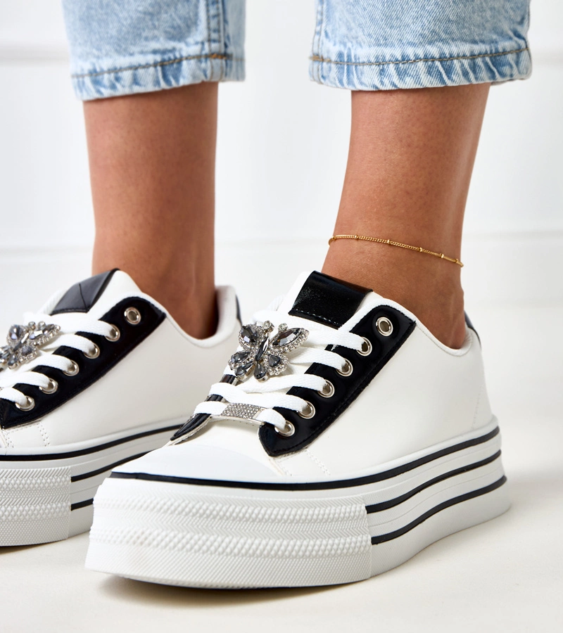 Bílé tenisky na platformě zdobené motýlkem Aviara