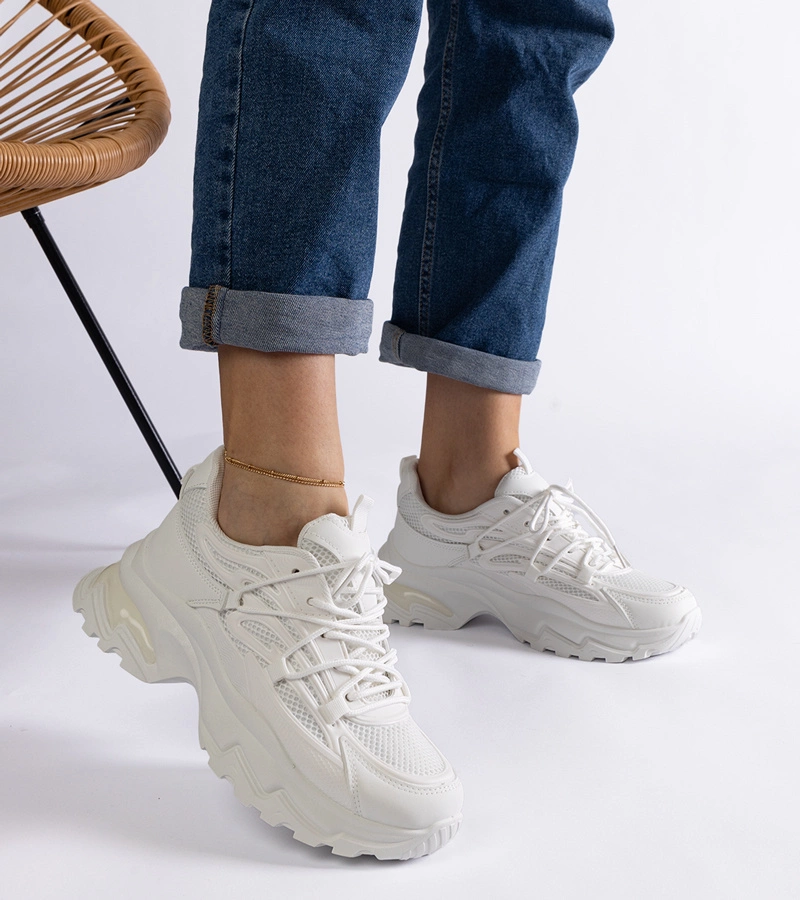 Bílé sportovní tenisky na masivní podrážce Roxana