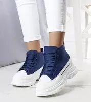 Námořnická modrá