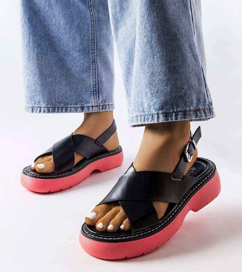 Černé sandály s růžovou platformou od Rozana