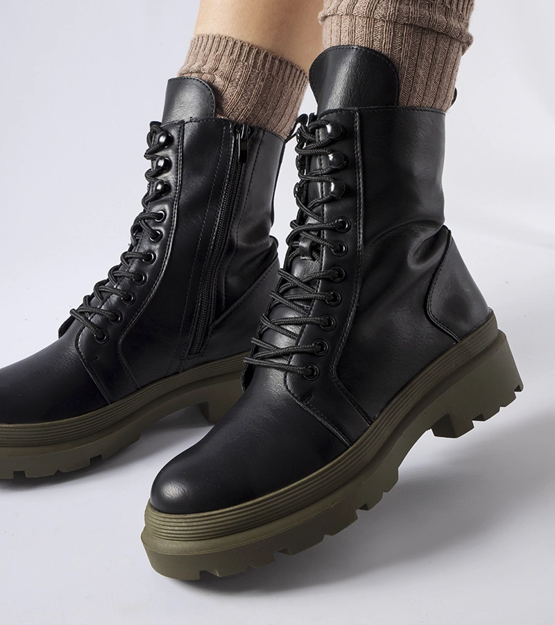 Černé trapery s barevnou podrážkou Quennie