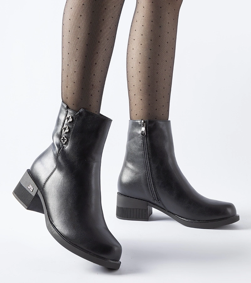 Černé zateplené kotníčkové boty s cirkóny Insignia