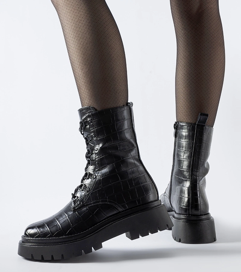 Černé lakové zateplené trapery Cressac