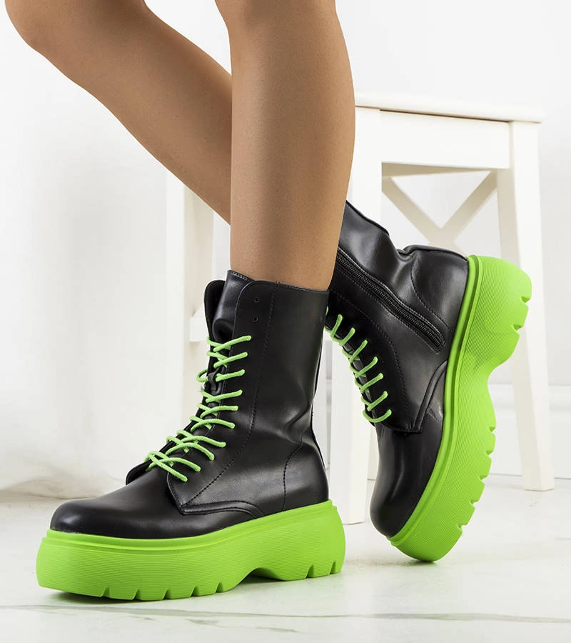 Černé boty na zelené podrážce od značky Huot