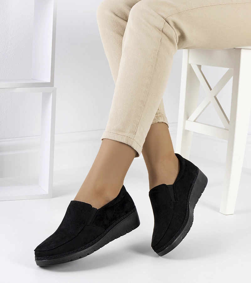 Černé polobotky Pirn