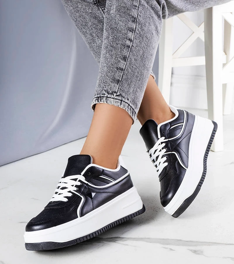 Černé tenisky Juanita na platformě