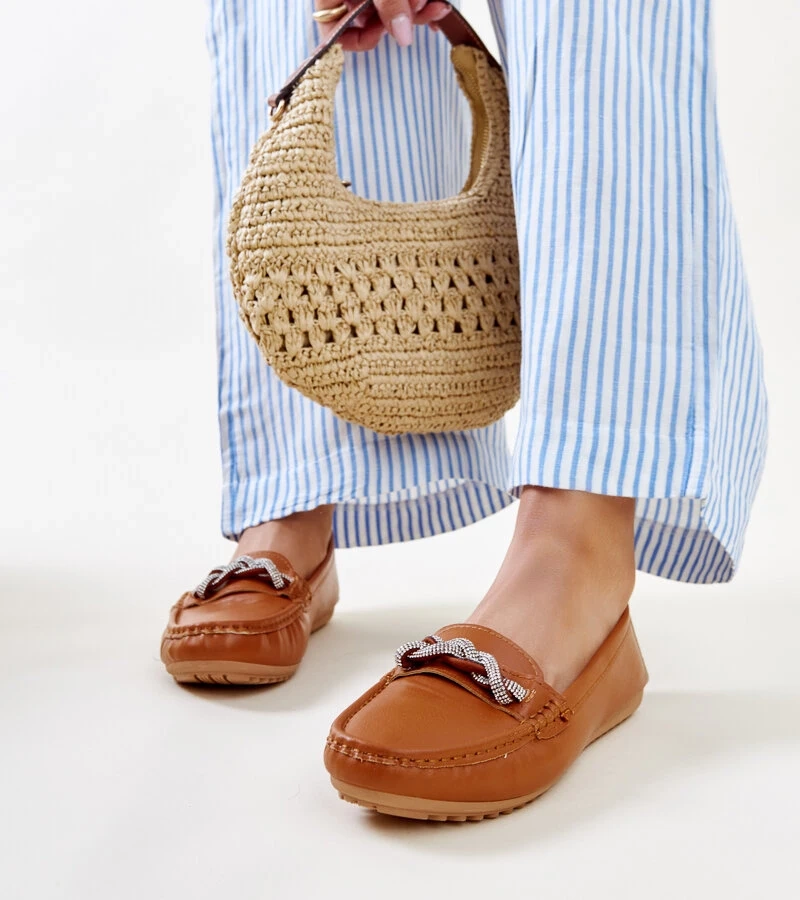 Hnědé mokasíny zdobené zirkony Adiba