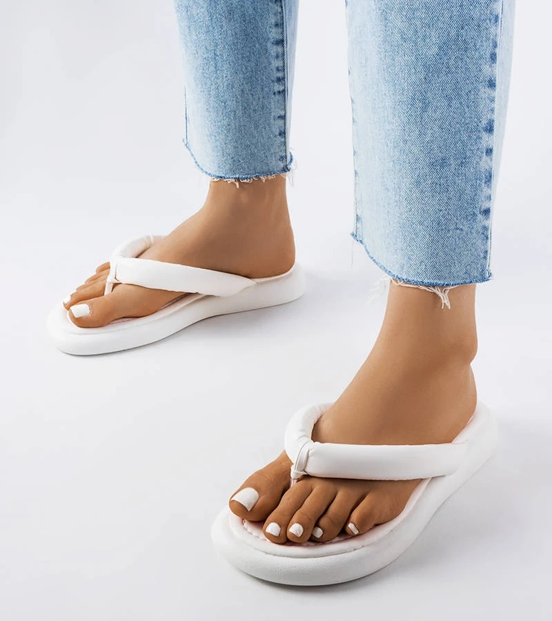 Bílé pevné žabky od společnosti Smithfield