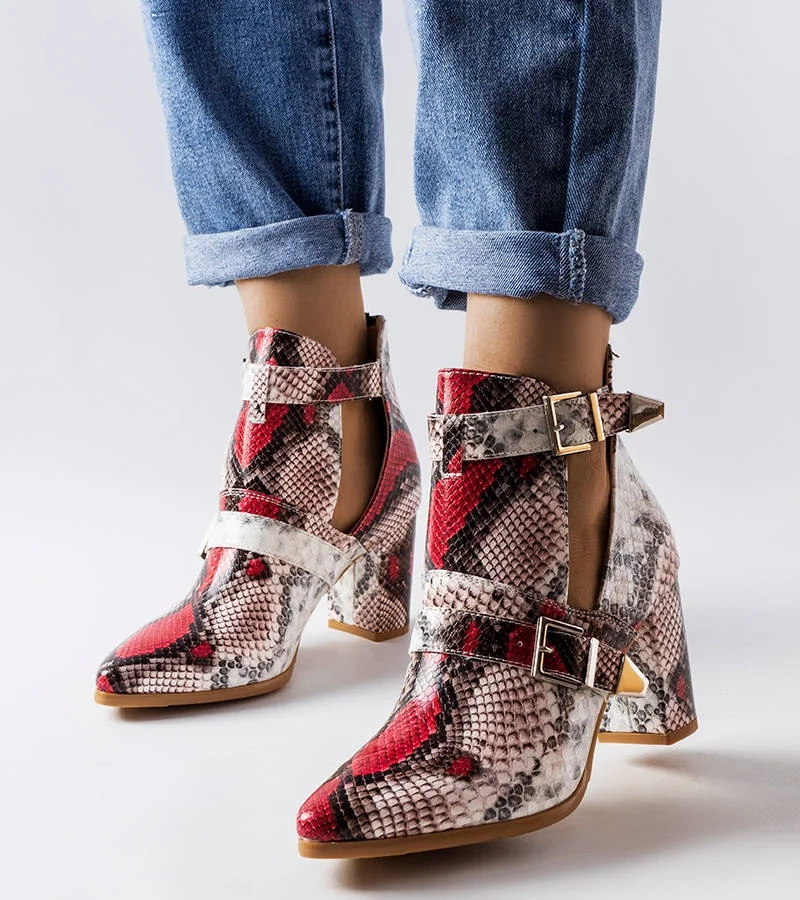 Růžové a červené boty s motivem hadí kůže od společnosti Abelsen