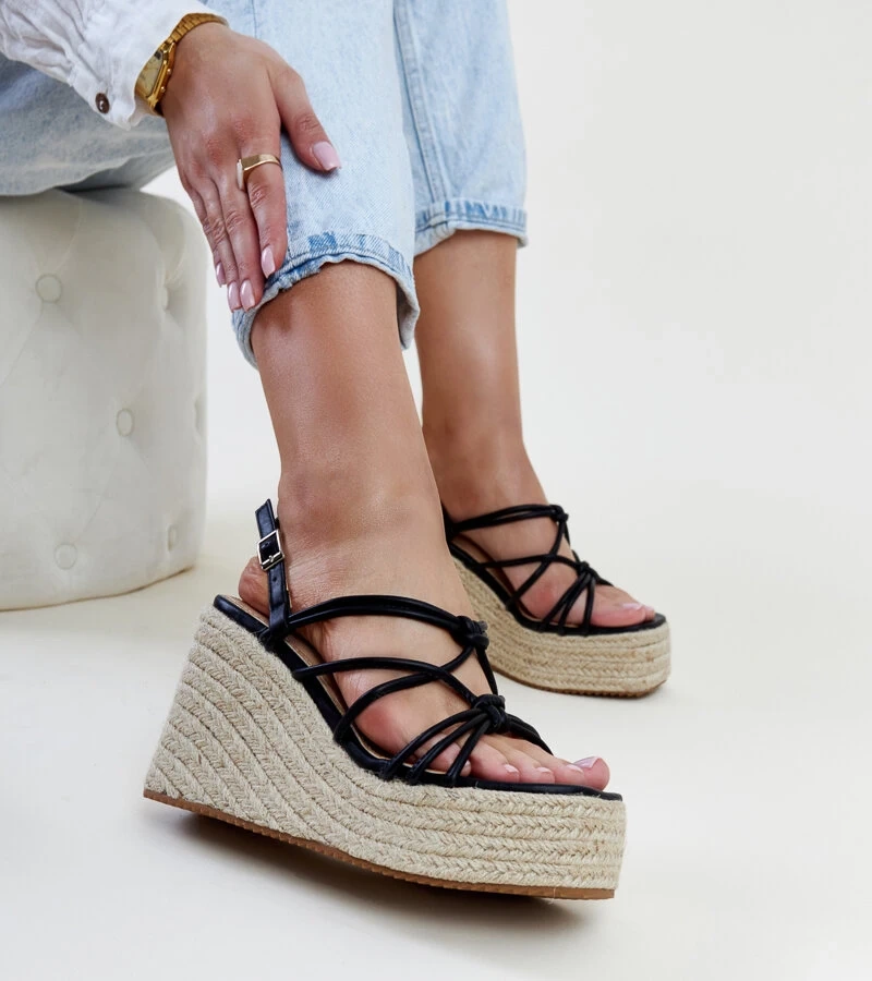 Černé sandály na platformě Mara