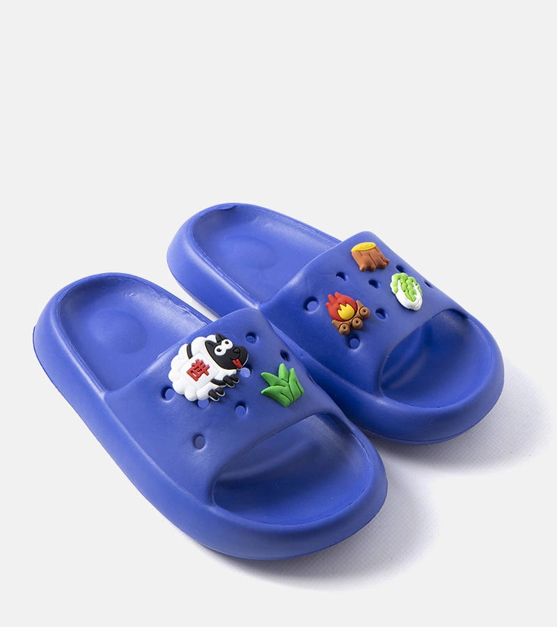 Žabky Hilaire s modrým zdobením špendlíky