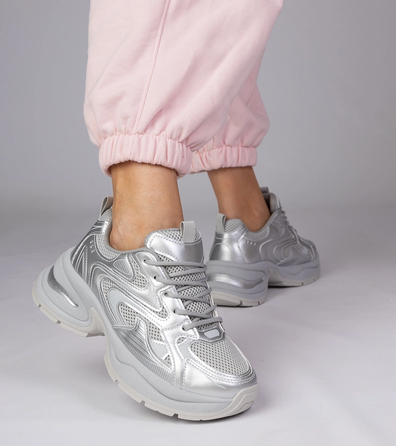 Stříbrné sportovní tenisky na silné podrážce Asetrina