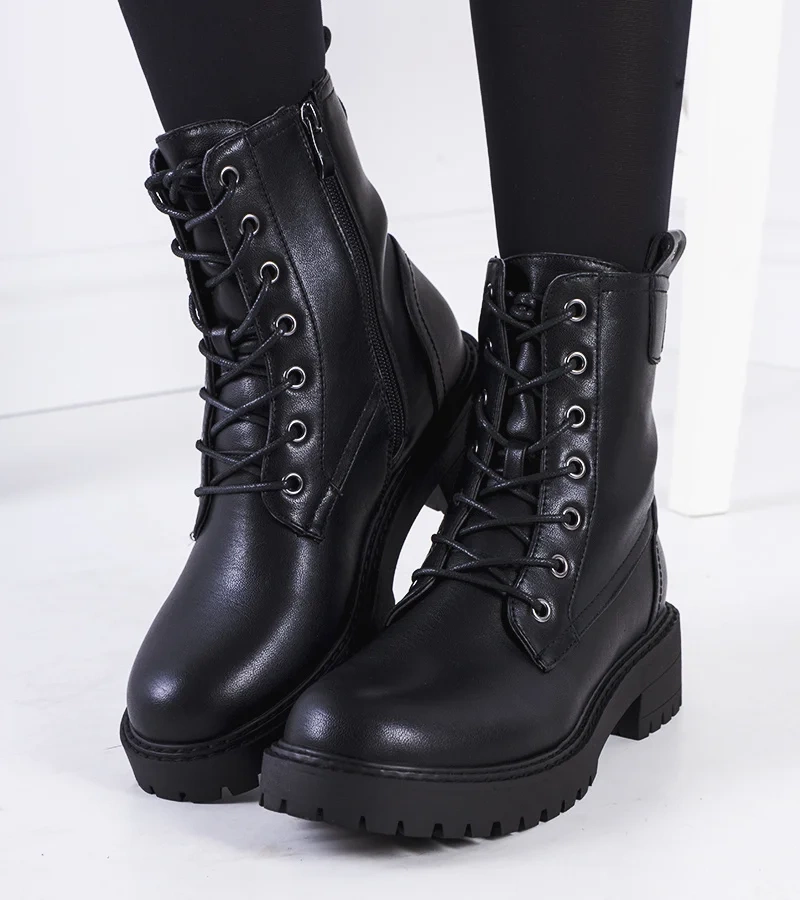 Trapery Wellspring z černé ekokůže