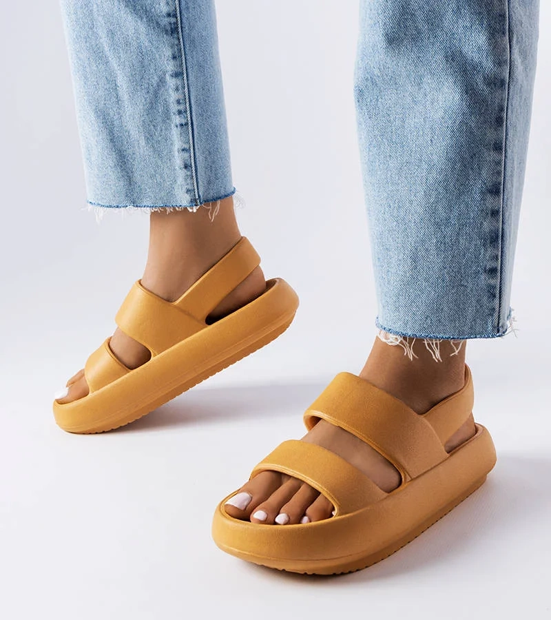 Hnědé žabky Salinas sandály