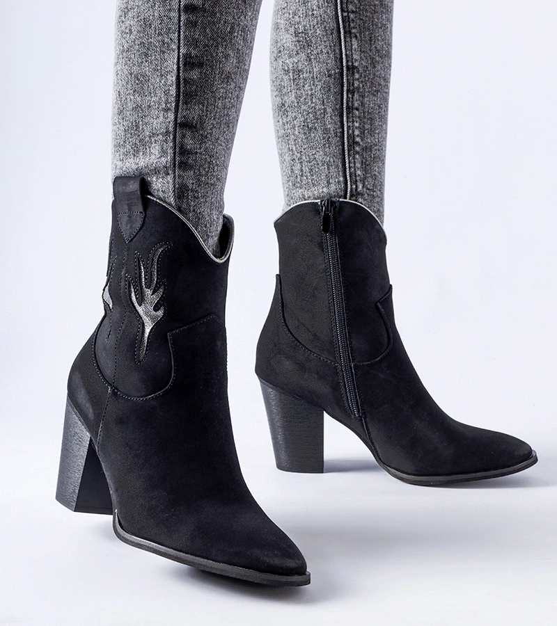 Černé kovbojky s stříbrnými doplňky Bacoli