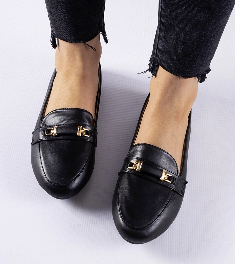 Černé mokasíny s přezkou Velino