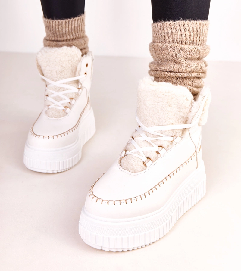 Bílé sportovní zateplené boty na platformě Lorraine