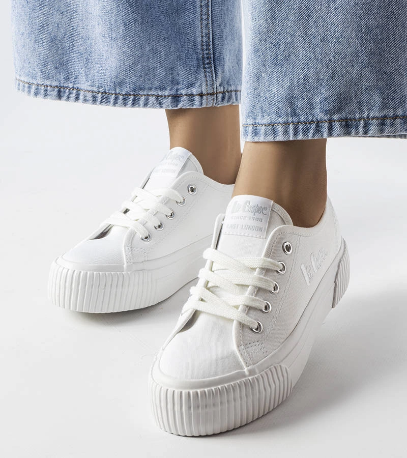 Bílé tenisky Lee Cooper LCW-23-31-1780L