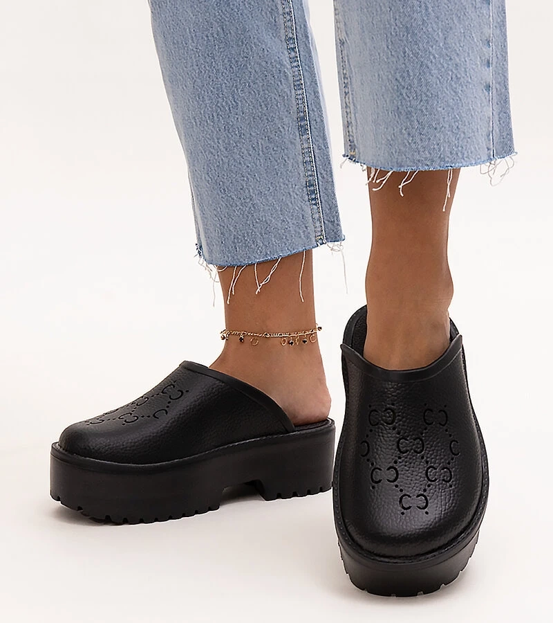 Černé pantofle typu "dřeváky" Keirana