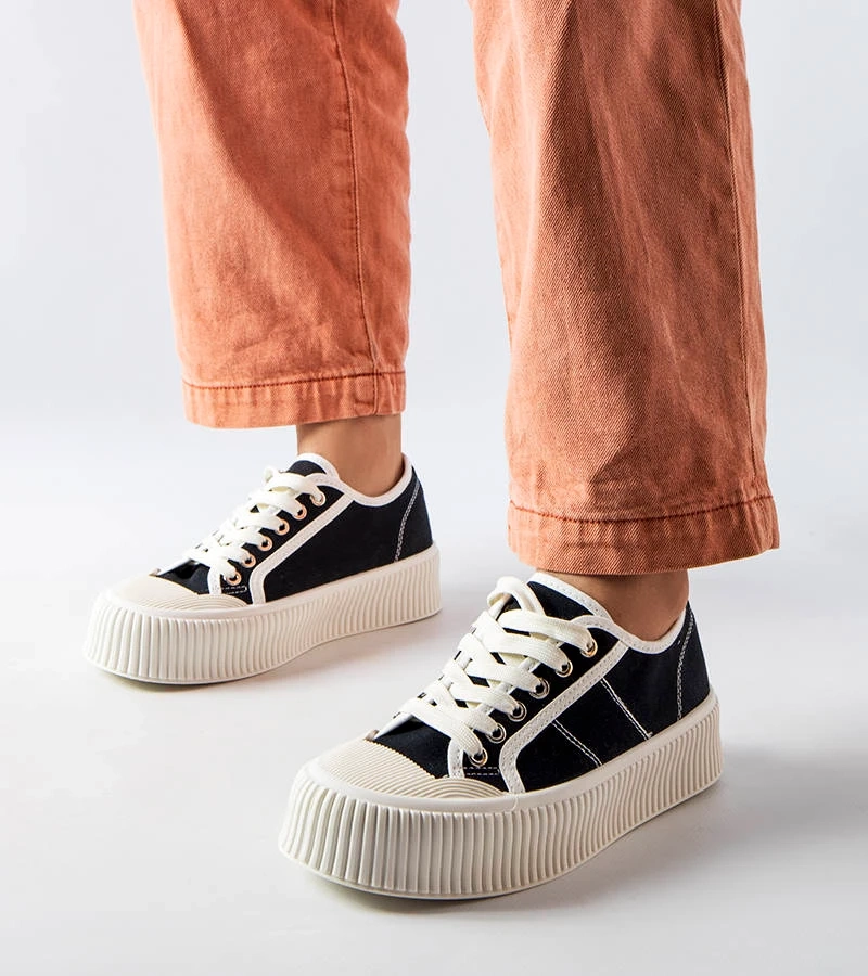 Černé tenisky na platformě Castanthei