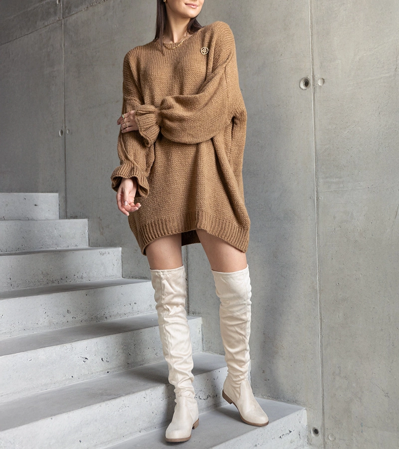 Hnědý dlouhý oversize svetr s nařasenými rukávy Najeta.