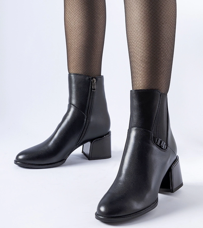 Černé podpadkové zateplené botky Collobiano