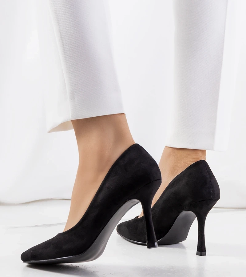 Černé lodičky na jehlovém podpatku Coxi