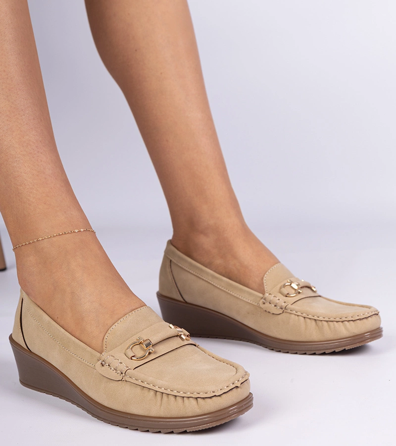 Hnědé dámské mokasíny na klínovém podpatku s matným povrchem Sambada