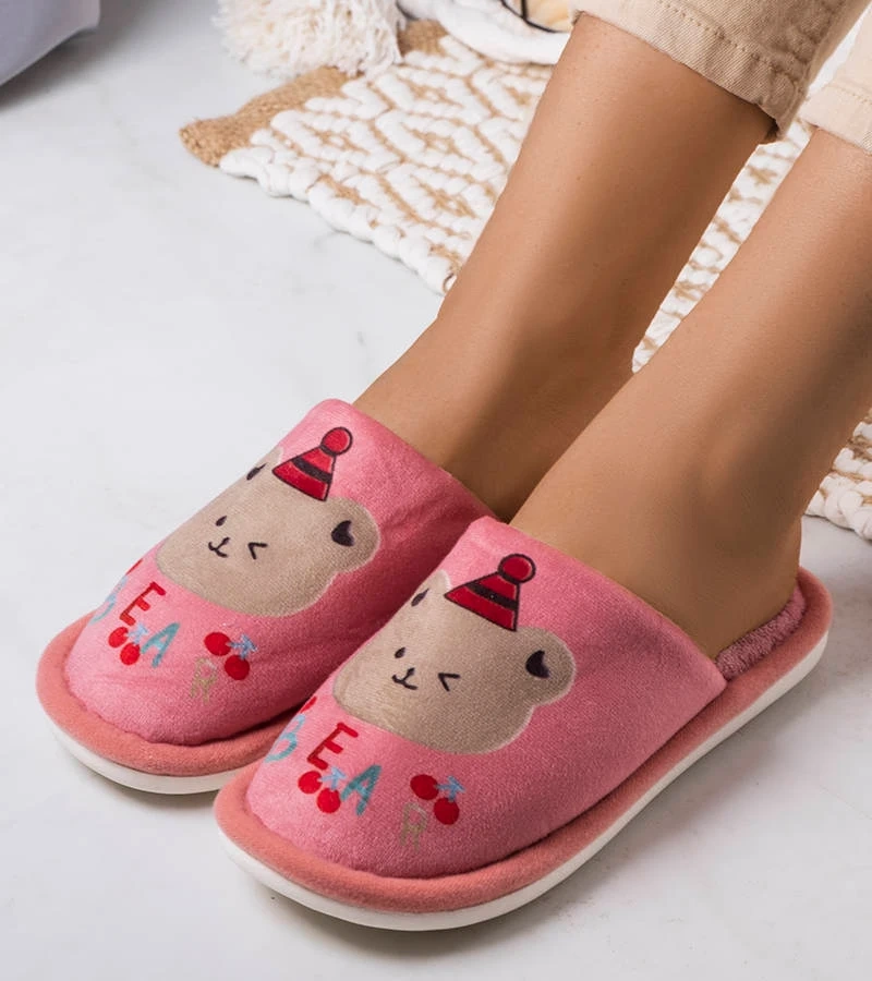 Růžové měkké pantofle Bear