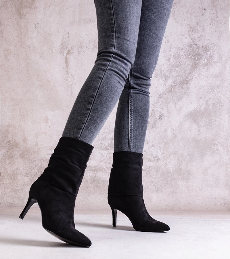 Cerné boty na podpatku Bileis.