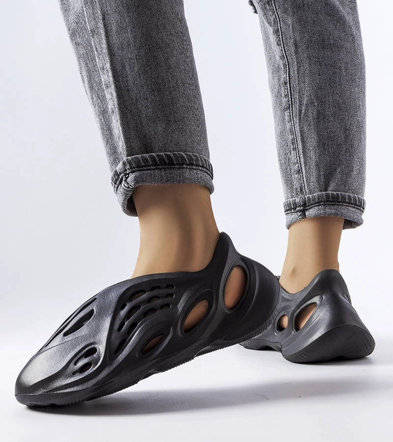 Dámské černé žabky crocs Karolinos