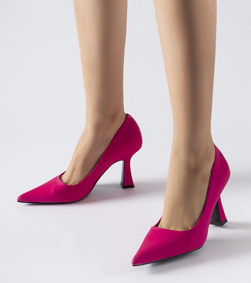 Růžové lodičky na asymetrickém podpatku Tore