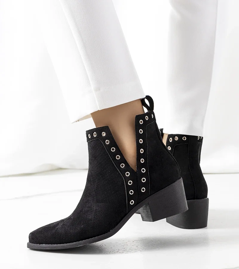 Černá boty s výřezy Tyas