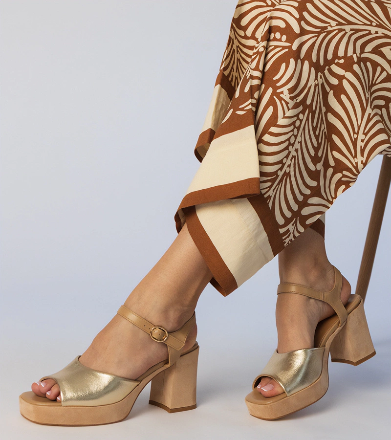 Zlaté dámské sandály na podpatku Aralia