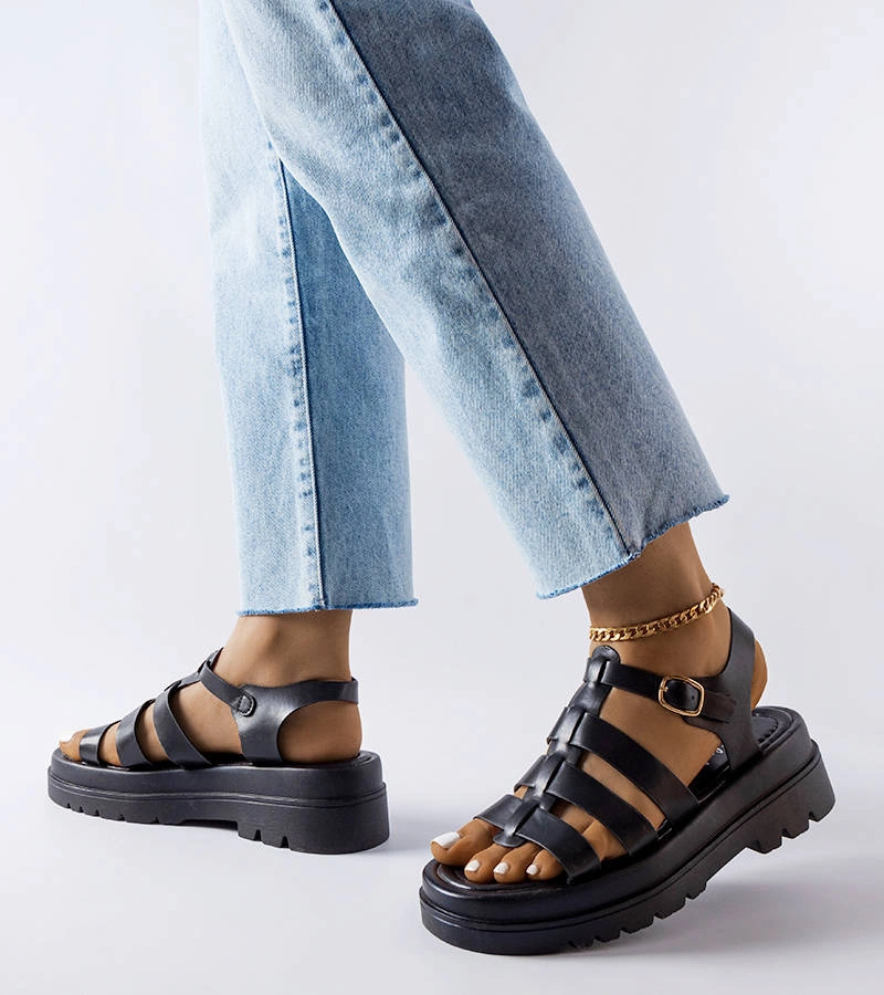 Černé sandály Saidi s traktovou podrážkou