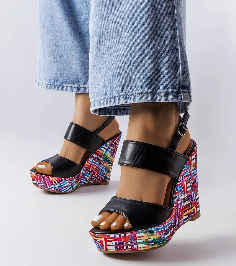 Černé sandály Westtide se zdobeným podpatkem