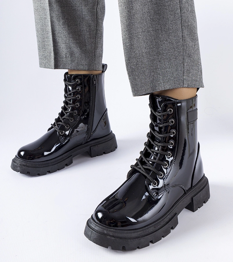 Černé zateplené lakované trapery Mestervi