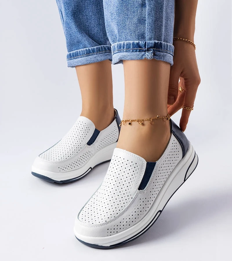 Bílé ažurové kožené polobotky od značky Aiglentina