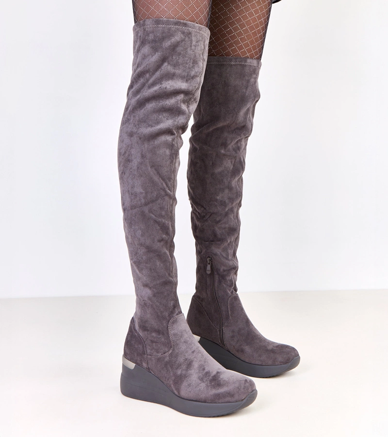 Šedé kozačky z eko-semiše na klínku Roland