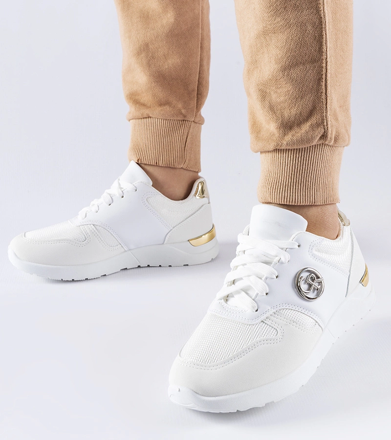 Bílé sportovní tenisky Almenno