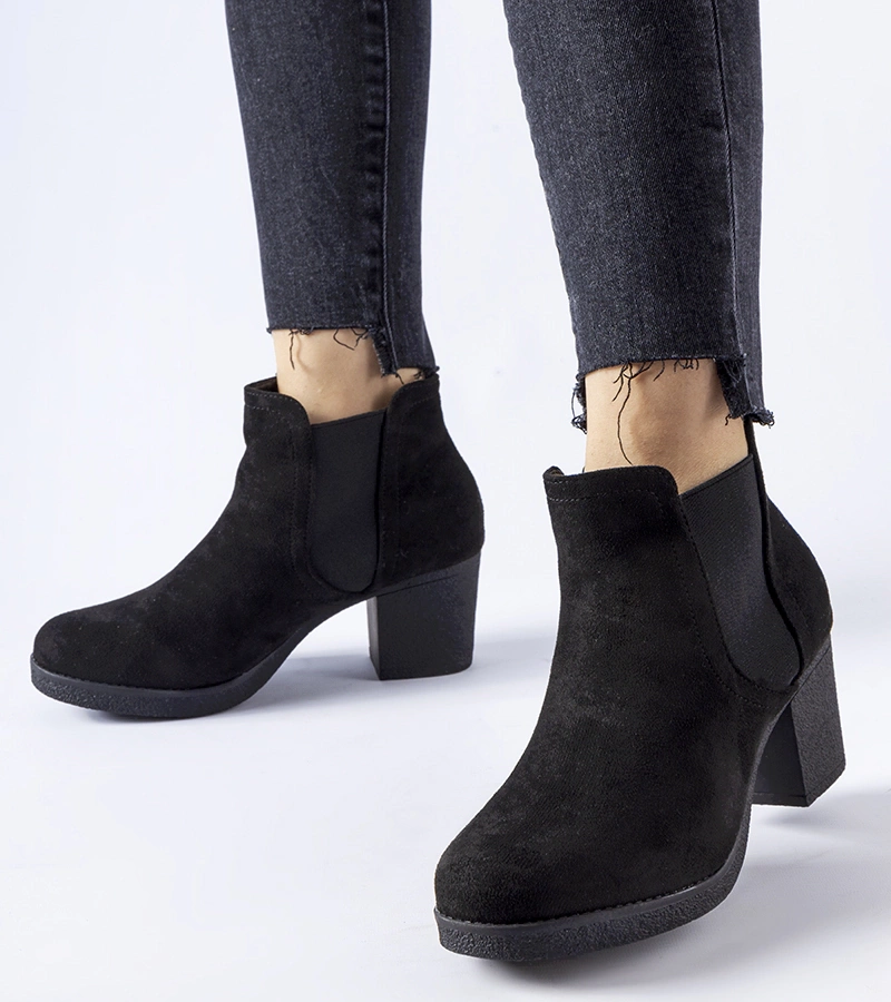 Černé šněrovací kotníčkové boty s podpatkem Trevano