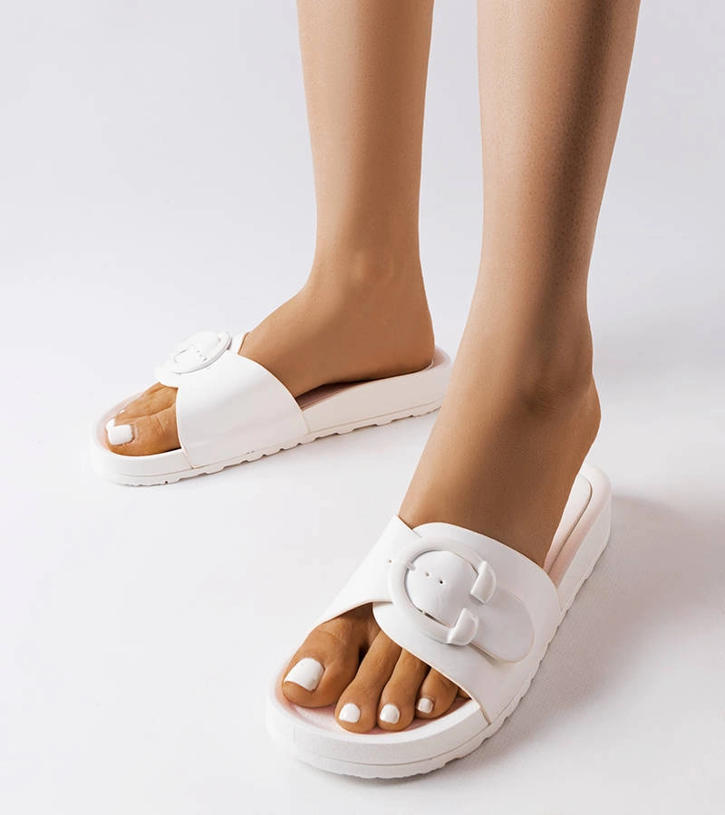 Bílé žabky s přezkou Généreux